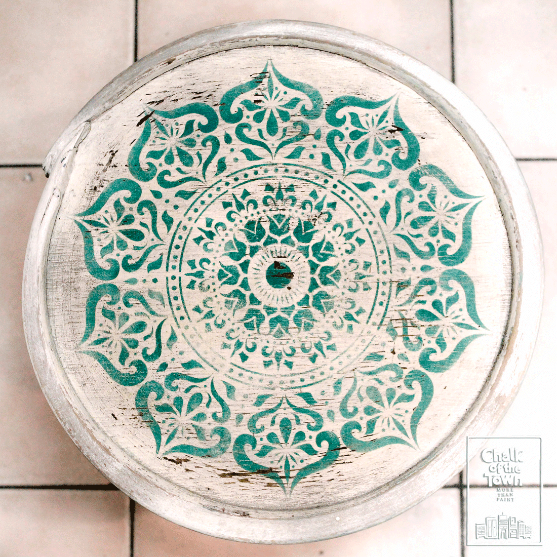 Boho Stool,  με χρώματα κιμωλίας Chalk Of The Town® και Mandala στένσιλ!