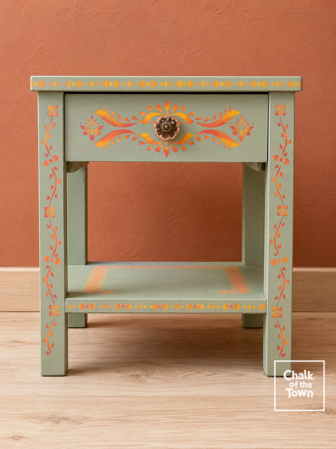 Boho chic κομοδίνο με διακόσμηση Stencil - Chalk Of The Townr® Creations