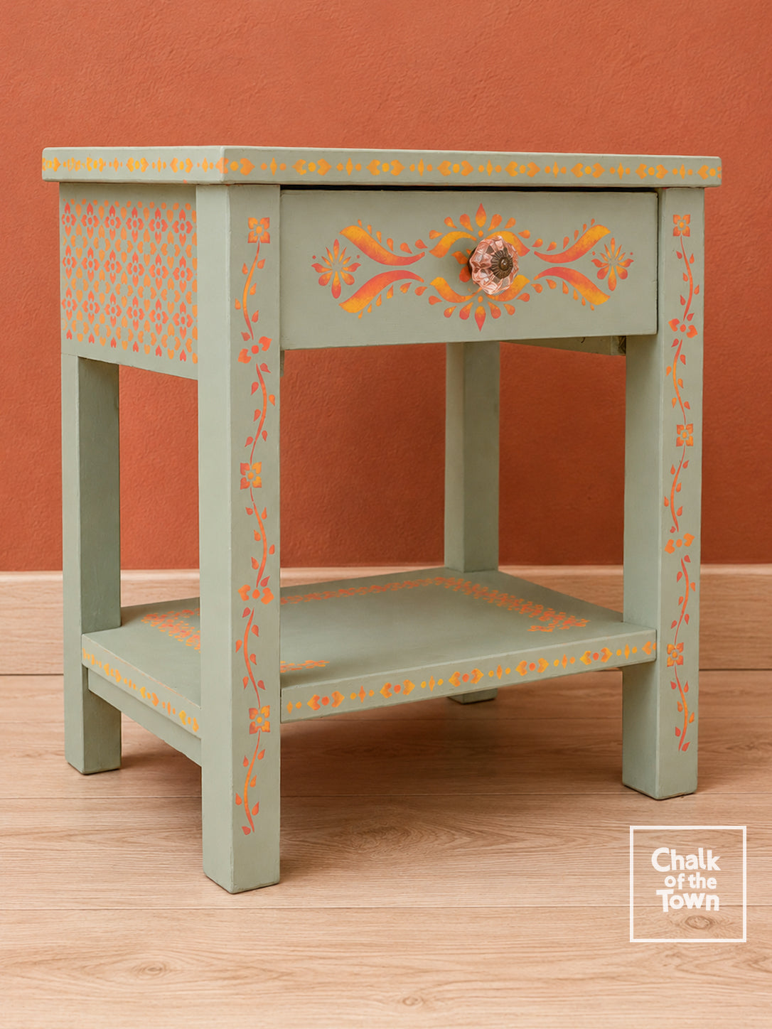 Boho chic κομοδίνο με διακόσμηση Stencil - Chalk Of The Townr® Creations