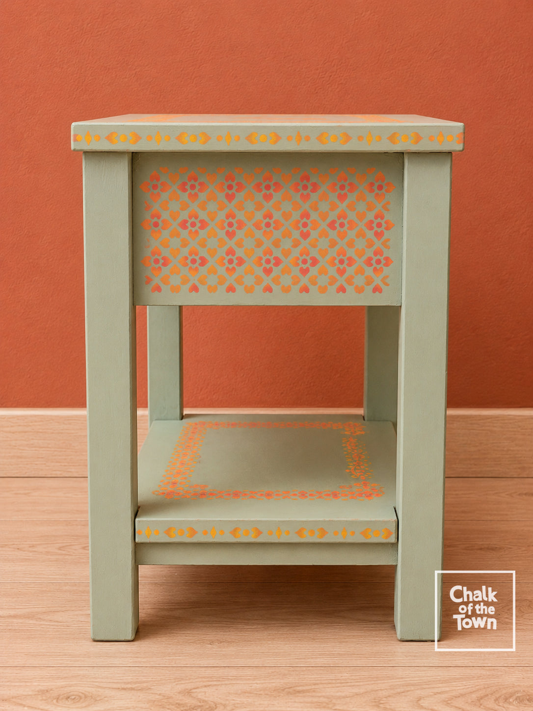 Boho chic κομοδίνο με διακόσμηση Stencil - Chalk Of The Townr® Creations