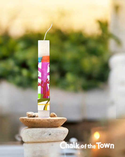 "Kiara": Μοναδική Χειροποίητη λαμπάδα - κολάζ, με υφασμάτινα στοιχεία, νήματα, και ακρυλικά χρώματα.Chalk Of The Town 