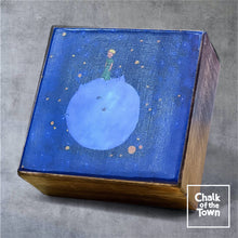 Ξύλινο κουτί με παράσταση "Little Prince Blue" 12.5X12.5X6.5cm| Chalk Of The Town® Collectibles | Wooden Box "Little Prince Blue"