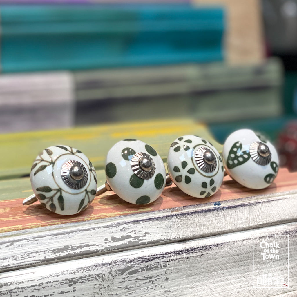 Σετ από 4 Vintage Κεραμικά Πόμολα | Λευκό - Λαδί | White - Green  | Vintage knobs (set of 4) - Chalk Of The Town Vintage Knobs - Chalk Of The Town® 